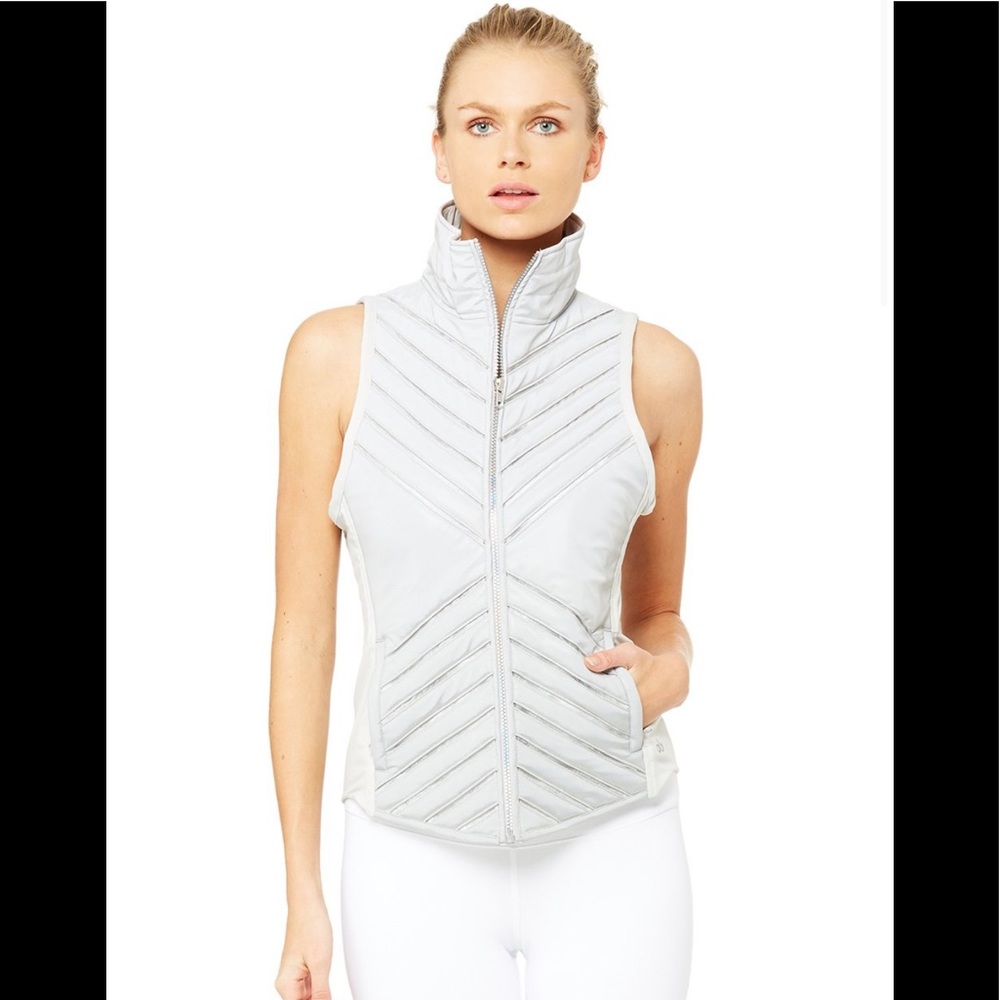 ALO Yoga Women's Light Gray Quilted Sleeveless Vest